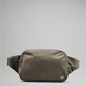 Lululemon LARGE Everywhere Belt Bag in olive green
